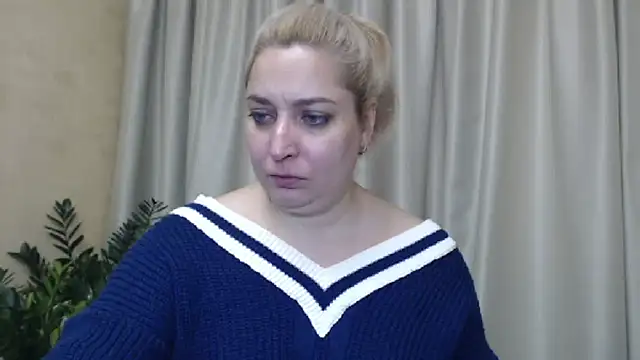Snapshot of sweetpussy13 chatting on 13, 12, 2024 sweetpussy13 online show from 13, 12, 2024