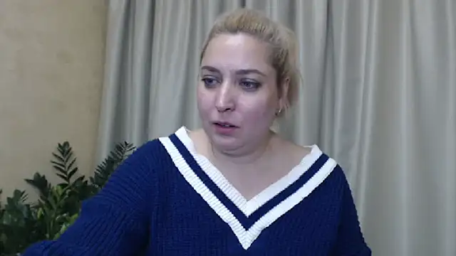Snapshot of sweetpussy13 chatting on 13, 12, 2024 sweetpussy13 online show from 13, 12, 2024