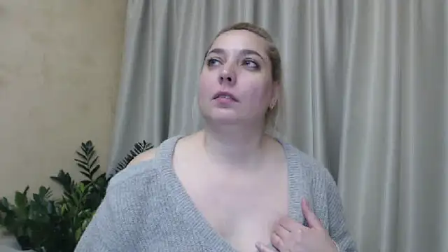 Snapshot of sweetpussy13 chatting on 14, 12, 2024 sweetpussy13 online show from 14, 12, 2024