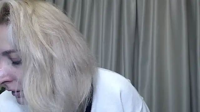 Snapshot of sweetpussy13 chatting on 15, 12, 2024 sweetpussy13 online show from 15, 12, 2024