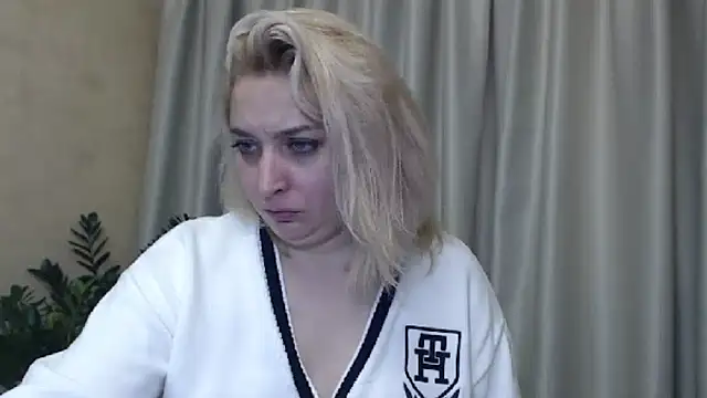 Snapshot of sweetpussy13 chatting on 15, 12, 2024 sweetpussy13 online show from 15, 12, 2024