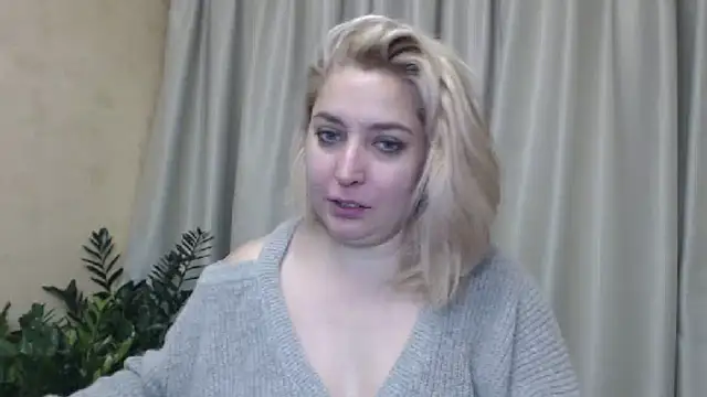 Snapshot of sweetpussy13 chatting on 17, 12, 2024 sweetpussy13 online show from 17, 12, 2024