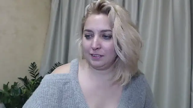 Snapshot of sweetpussy13 chatting on 17, 12, 2024 sweetpussy13 online show from 17, 12, 2024