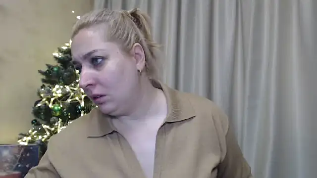 Snapshot of sweetpussy13 chatting on 19, 12, 2024 sweetpussy13 online show from 19, 12, 2024