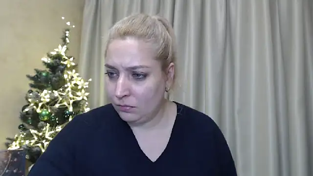 Snapshot of sweetpussy13 chatting on 20, 12, 2024 sweetpussy13 online show from 20, 12, 2024