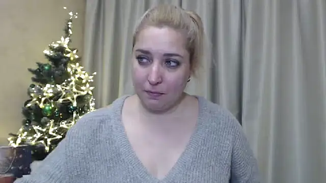 Snapshot of sweetpussy13 chatting on 24, 12, 2024 sweetpussy13 online show from 24, 12, 2024