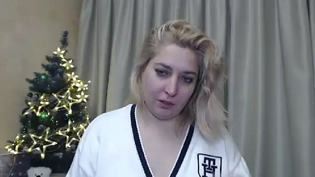 Snapshot of sweetpussy13 chatting on 25, 12, 2024 sweetpussy13 online show from 25, 12, 2024