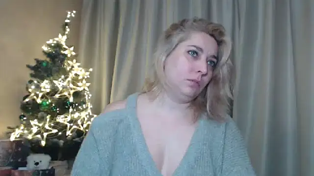 Snapshot of sweetpussy13 chatting on 4, 1, 2025 sweetpussy13 online show from 4, 1, 2025