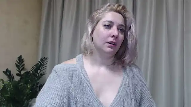 Snapshot of sweetpussy13 chatting on 24, 1, 2025 sweetpussy13 online show from 24, 1, 2025