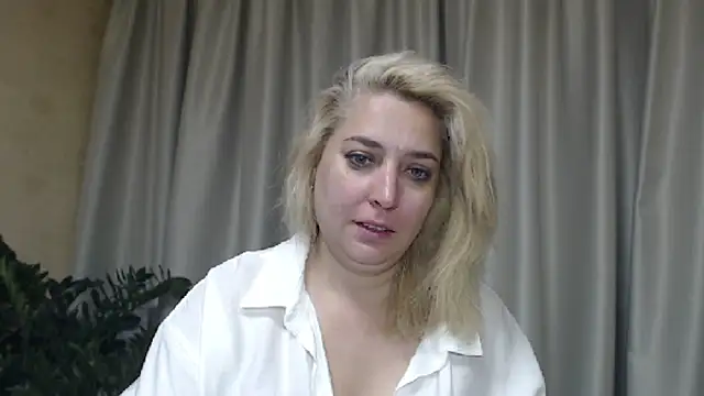 Snapshot of sweetpussy13 chatting on 17, 9, 2025 sweetpussy13 online show from 17, 9, 2025