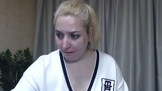 Snapshot of sweetpussy13 chatting on 19, 4, 2026 sweetpussy13 online show from 19, 4, 2026