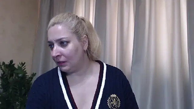 Snapshot of sweetpussy13 chatting on 22, 4, 2026 sweetpussy13 online show from 22, 4, 2026