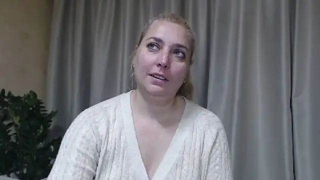 Snapshot of sweetpussy13 chatting on 30, 5, 2026 sweetpussy13 online show from 30, 5, 2026