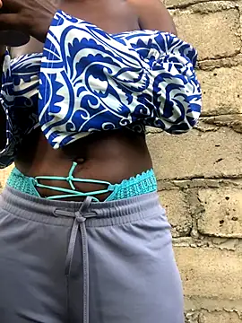 Snapshot of KISAKYEFAITH21 chatting on 14, 12, 2025 KISAKYEFAITH21 online show from 14, 12, 2025