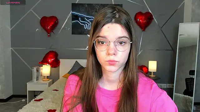 miss  evelyne online show from 13, 2, 2026