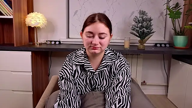 Snapshot of SolHaukaas chatting on 21, 12, 2025 SolHaukaas online show from 21, 12, 2025