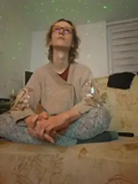 Snapshot of KoruYang chatting on 14, 12, 2025 KoruYang online show from 14, 12, 2025