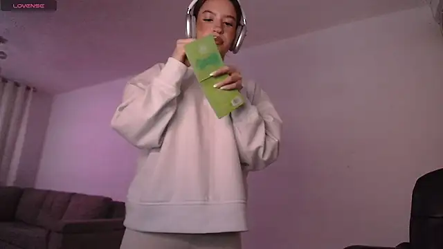 alina lee online show from 16, 4, 2026