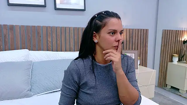 Mia Bellefort online show from 19, 3, 2026