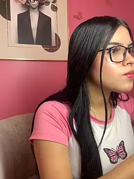 Snapshot of PrettyDafnne chatting on 15, 12, 2025 PrettyDafnne online show from 15, 12, 2025