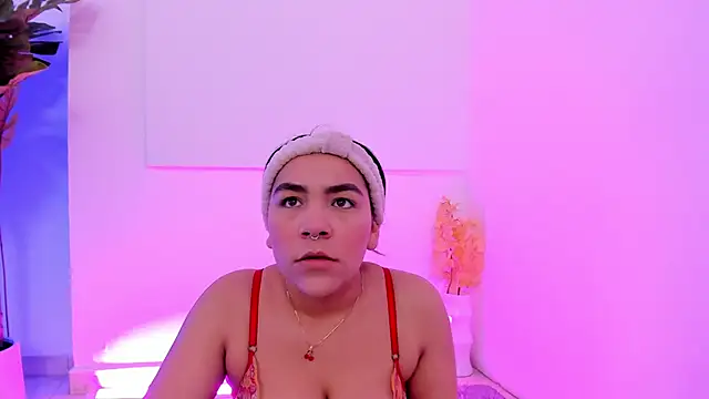 Snapshot of Sophie-dallas chatting on 15, 12, 2025 Sophie-dallas online show from 15, 12, 2025