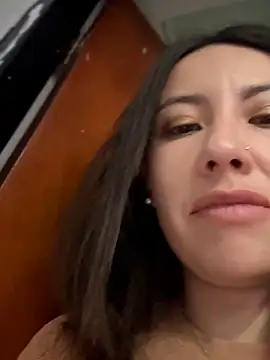 Snapshot of im_loreinnn chatting on 16, 12, 2025 im loreinnn online show from 16, 12, 2025