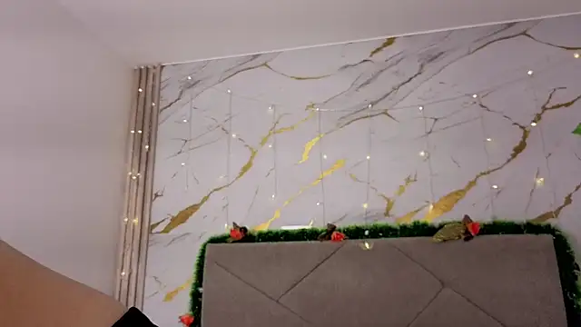 Snapshot of Yutoorii- chatting on 14, 12, 2025 Yutoorii- online show from 14, 12, 2025