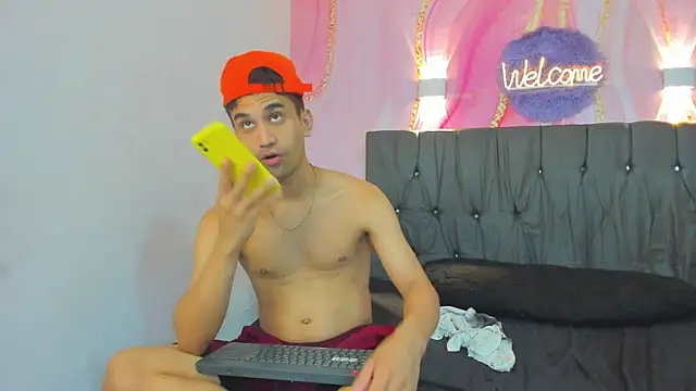 Snapshot of Hot_Boys_69 chatting on 14, 12, 2025 Hot Boys 69 online show from 14, 12, 2025