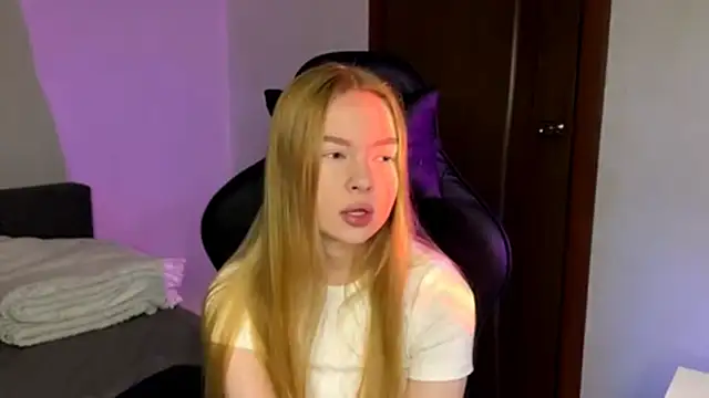 Snapshot of LumiSun chatting on 19, 12, 2025 LumiSun online show from 19, 12, 2025