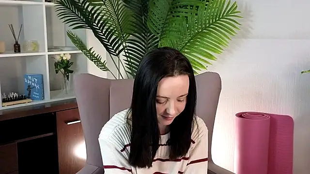 Snapshot of RacquelBron chatting on 14, 12, 2025 RacquelBron online show from 14, 12, 2025