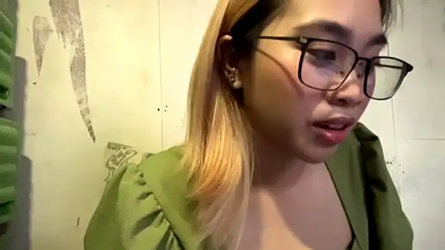 Snapshot of LenoraFrailey chatting on 20, 12, 2025 LenoraFrailey online show from 20, 12, 2025