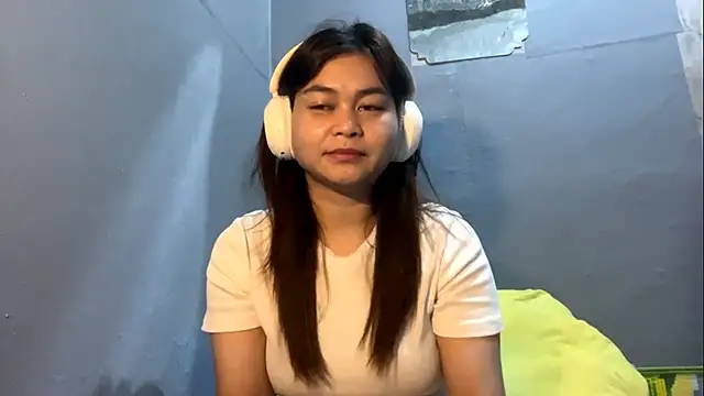 Snapshot of ShayCowell chatting on 17, 12, 2025 ShayCowell online show from 17, 12, 2025