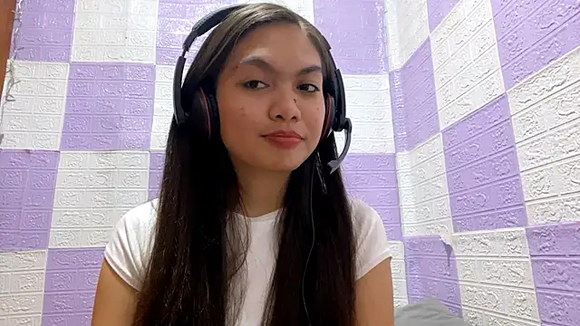 Snapshot of SylviaWalp chatting on 16, 12, 2025 SylviaWalp online show from 16, 12, 2025