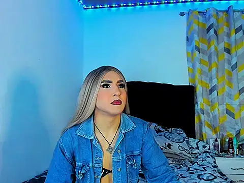 Snapshot of georgiina_giio chatting on 15, 12, 2025 georgiina giio online show from 15, 12, 2025