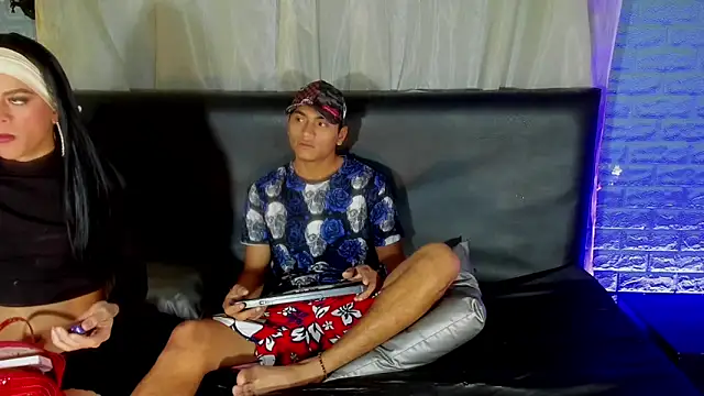 Snapshot of Andres_and_Emely chatting on 13, 1, 2026 Andres and Emely online show from 13, 1, 2026