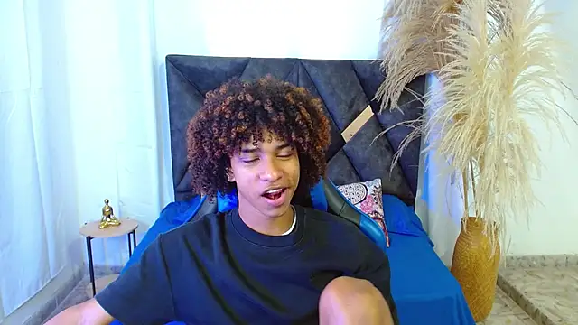 angelll18  online show from 13, 4, 2026