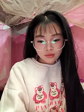 Snapshot of Quieny-x chatting on 14, 12, 2025 Quieny-x online show from 14, 12, 2025