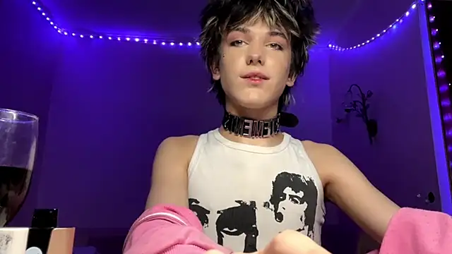 Snapshot of MilesGrays chatting on 20, 12, 2025 MilesGrays online show from 20, 12, 2025