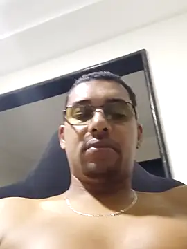 Snapshot of Reis001122 chatting on 21, 6, 2026 Reis001122 online show from 21, 6, 2026