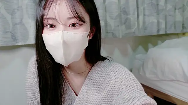 Snapshot of mia-chan_ chatting on 17, 12, 2025 mia-chan online show from 17, 12, 2025