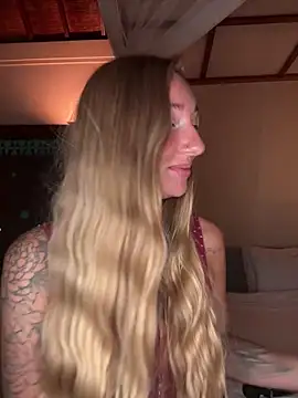 Snapshot of OpheliaRoxx chatting on 20, 12, 2025 OpheliaRoxx online show from 20, 12, 2025