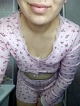 Emilyhomegirl1 online show from 13, 2, 2026