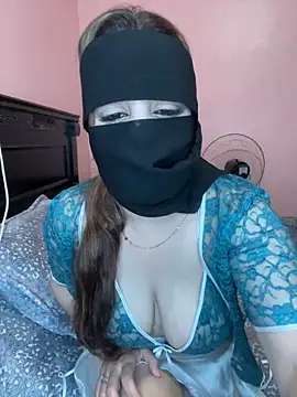 Snapshot of farawla-00 chatting on 8, 4, 2026 farawla-00 online show from 8, 4, 2026