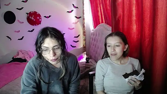 Briar y Blair online show from 8, 4, 2026