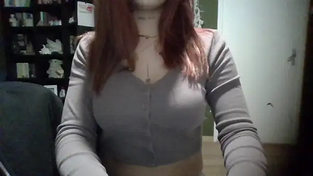 Snapshot of babyfireee chatting on 18, 12, 2025 babyfireee online show from 18, 12, 2025