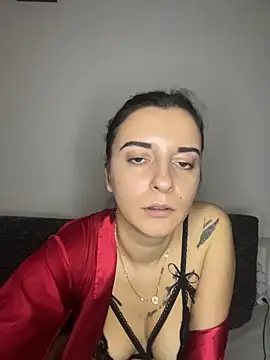 Snapshot of MinaSolenne chatting on 19, 12, 2025 MinaSolenne online show from 19, 12, 2025