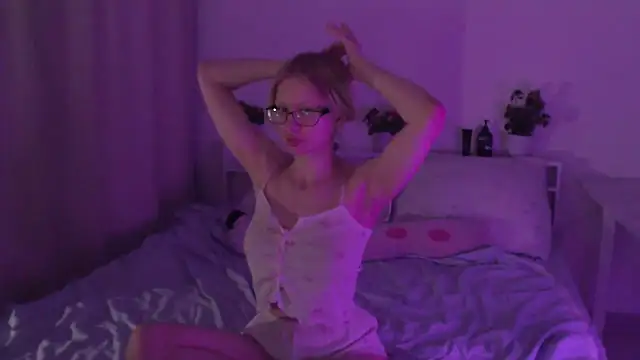 Snapshot of Chloe1loveme chatting on 18, 12, 2025 Chloe1loveme online show from 18, 12, 2025