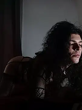 Snapshot of Hellebora chatting on 16, 12, 2025 Hellebora online show from 16, 12, 2025