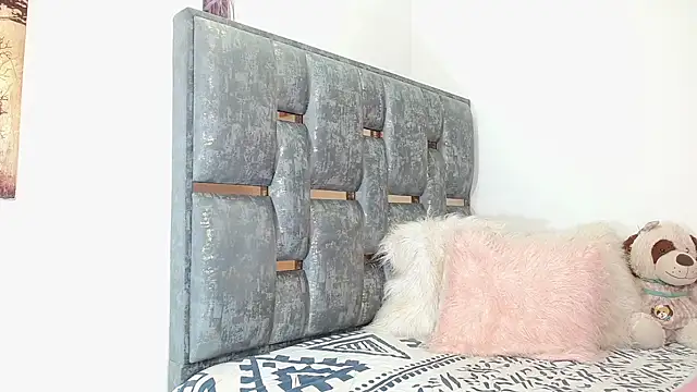 titania1502 online show from 6, 1, 2026