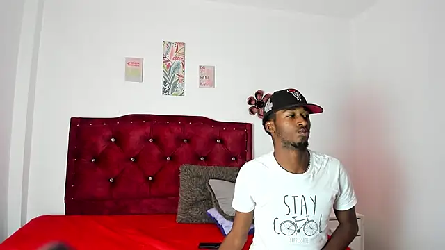 Snapshot of AllieyYZacks chatting on 19, 12, 2025 AllieyYZacks online show from 19, 12, 2025